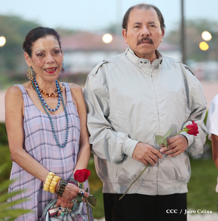 Daniel y Rosario rinden homenaje al Comandante Tom&aacute;s Borge
